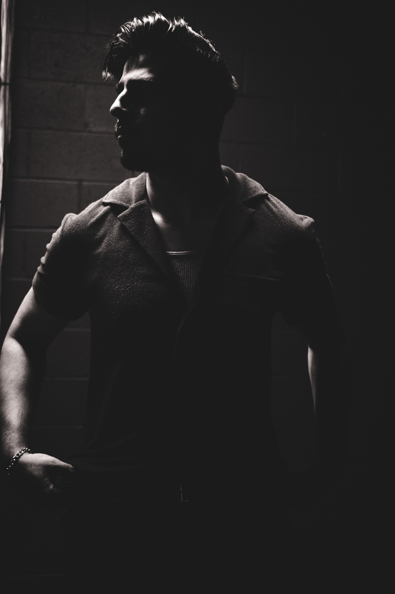 AL/MN standing in dramatic side light